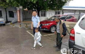小孩把剧毒农药误当饮料喝下 爷爷拦警车求助
